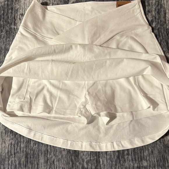 PINK Victoria's Secret White Skort with pockets. BNWT - Picture 3 of 11